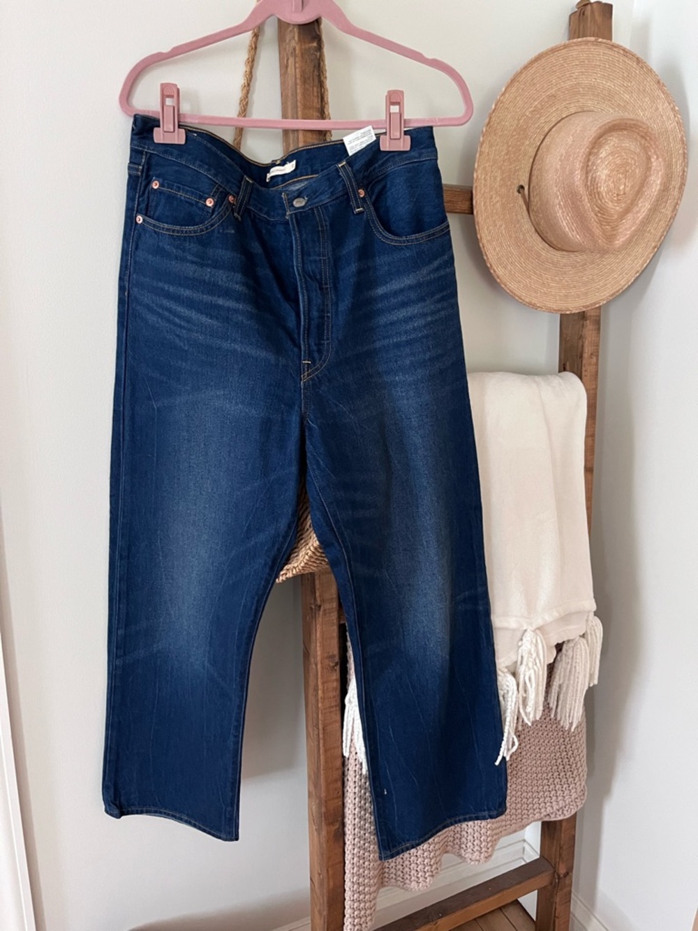 Premium Levi’s Ribcage Straight Jeans